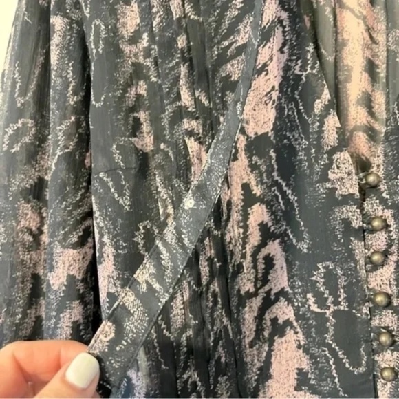 Topshop | Black Pink Abstract Button Front V-Neck Long Sleeve Blouse, Size 4 - Picture 4 of 8